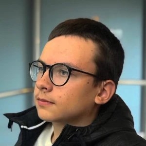 На фото диктор Велес Поляновский