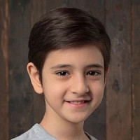 Леон Автаев озвучивал персонажа Адам Рид в детстве