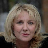 Елена Яковлева озвучивал персонажа Стрелка