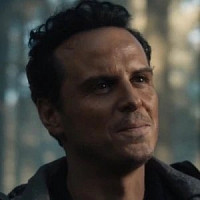 Джон Парри озвучивал фильм Тёмные начала