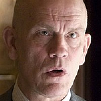 Озборн Кокс  озвучивал фильм После прочтения сжечь