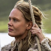 Фрейдис Эриксдоттир озвучивал фильм Викинги: Вальхалла