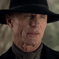 Человек в чёрном озвучивал фильм Мир Дикого Запада