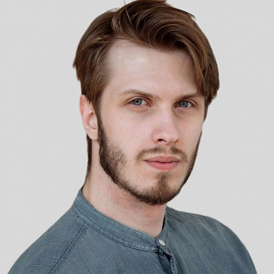 На фото диктор Роман Белов