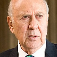 Сол озвучивал фильм Двенадцать друзей Оушена