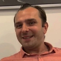 Антон Савенков озвучивал персонажа Адам Левин