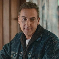 Рэй Молина озвучивал фильм Джули и призраки