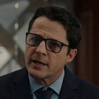 Пол Хадсон озвучивал фильм Изобретая Анну