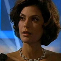 Пэрис Карвер озвучивал фильм Завтра не умрёт никогда