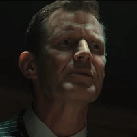 Джеймс Харвуд озвучивал фильм Пенниуорт