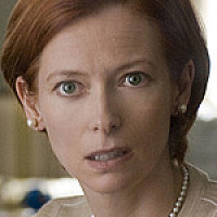 Кэти Кокс  озвучивал фильм После прочтения сжечь