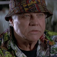 Джек Уэйд озвучивал фильм Завтра не умрёт никогда