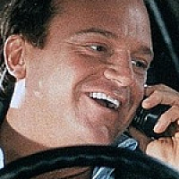 Том Арнольд  озвучивал фильм Правдивая ложь