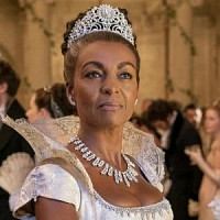 Леди Дэнбери озвучивал фильм Бриджертоны