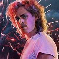 Билли Харгроув озвучивал фильм Очень странные дела