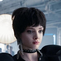 Хлоя Сэмпсон озвучивал фильм Наследие Юпитера