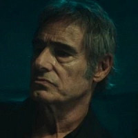 Ален Дюма озвучивал фильм Связь