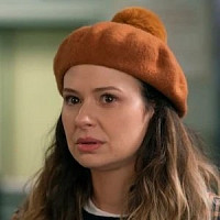 Рейчел Уильямс озвучивал фильм Изобретая Анну