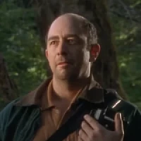 Эдди Карр  озвучивал фильм Парк Юрского периода 2: Затерянный мир