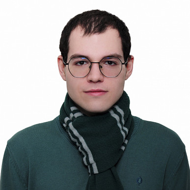 На фото диктор Кирилл Каллаш