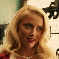 Бланка Васкес / Мисс Сан Антонио  озвучивал фильм Мачете убивает