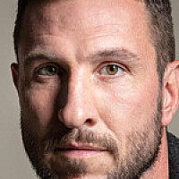 Рэй Мерримен озвучивал фильм Охота на воров