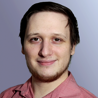 На фото диктор Максим Авдеев