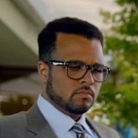 Льюис озвучивал фильм Кто там