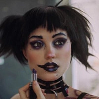 Лора озвучивал фильм Любовь. Смерть. Роботы