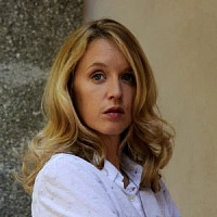 Эстер Обри озвучивал фильм Новый Папа