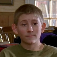 Дьюи озвучивал фильм Малкольм в центре внимания