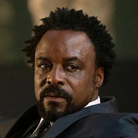 Карло Бореал озвучивал фильм Тёмные начала