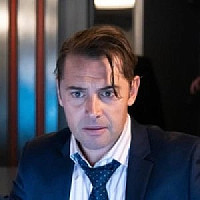 Сэм Макинтайр озвучивал фильм Покерфейс