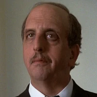 Доктор Кауфман озвучивал фильм Завтра не умрёт никогда