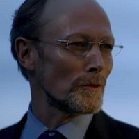 Чарльз Магнуссен озвучивал фильм Шерлок