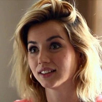 Бель озвучивал фильм Кто там