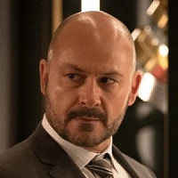 Пол Муччино озвучивал фильм Покерфейс