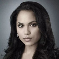 Риа Торрес озвучивал фильм Обмани меня