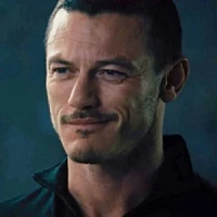 Оуэн Шоу  озвучивал фильм Форсаж 6