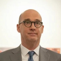 Алан Рид озвучивал фильм Изобретая Анну