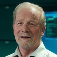 Ричард Бэнкс озвучивал фильм Связь