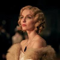 Грейс Бёрджесс озвучивал фильм Острые козырьки