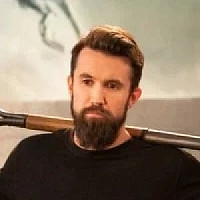 Иэн Гримм озвучивал фильм Мистический квест