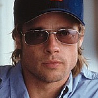 Том Бишоп озвучивал фильм Шпионские игры