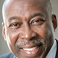 Рон Вашингтон  озвучивал фильм Человек, который изменил всё