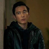 Бен Харгривз / Номер Шесть озвучивал фильм Академия «Амбрелла»