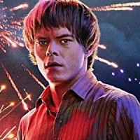 Джонатан Байерс озвучивал фильм Очень странные дела