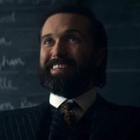 Билли Грэйд озвучивал фильм Острые козырьки