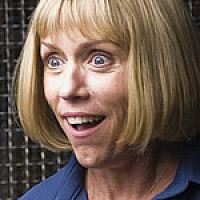 Линда Лицке  озвучивал фильм После прочтения сжечь