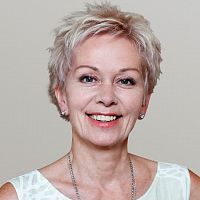 Любовь Германова  озвучивал персонажа Рут Макмиллан 